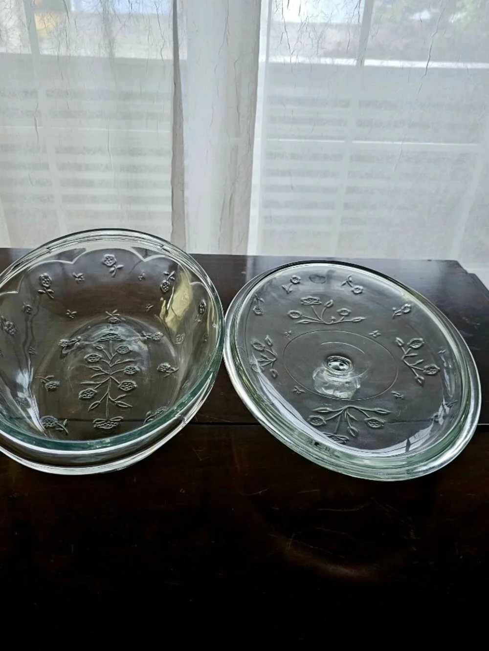Anchor Hocking Savannah Covered Casserole Dish 2qt glass raised relief floral - Picture 8 of 9